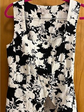LOFT Black & White Floral Button-Front vest with tie back